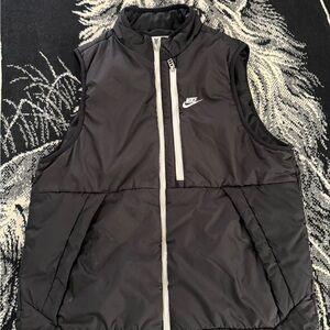 Nike Therma-Fit Black/White Trim Quilted Puffer Multi-Pocket Legacy Vest